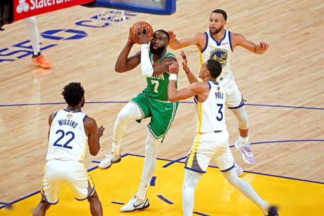 祝铭震28分胡金秋23分 广州大胜广厦35分